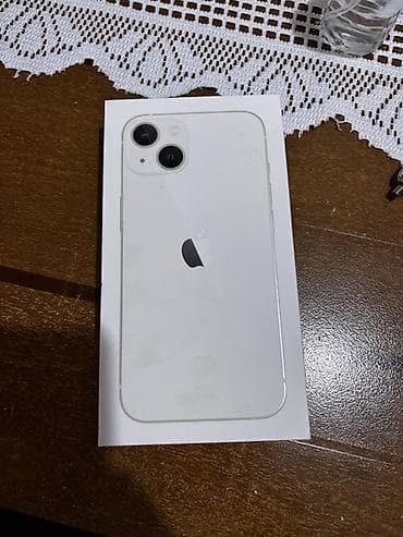 prodaja telefona polovnih: Apple iPhone 13 – bele boje - Ekran: 6.1" Super stanje telefona — 3