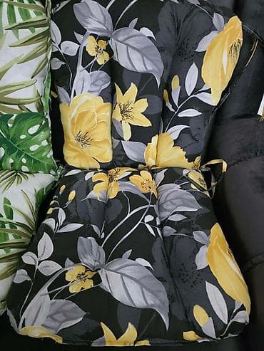 prodaja posteljine novi pazar: Jastuci za stolice sedište i naslon.Komplet udobnih,debelo punjenih — 4