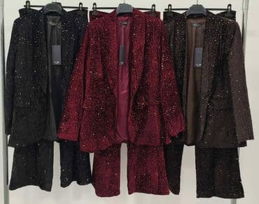 Ostali Kompleti, kombinezoni: L11. Kompleti 4.590 dinara — 4