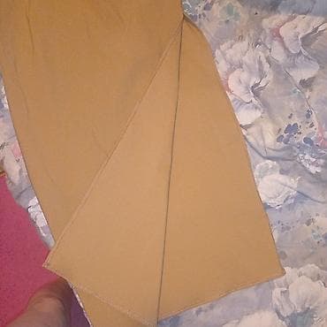 Donji delovi trenerke: ZARA midi suknja u kamel/oker boji. Model sa visokim strukom i olovka — 3