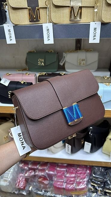 mona haljine svecane: Ženska torba MONA – elegantna crossbody/ramena torba sa zlatnim “M” — 10