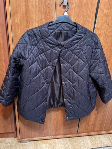 College jackets: Quiltovana ženska jakna bez kragne - Boja: crna - Kroj: ravniji — 1