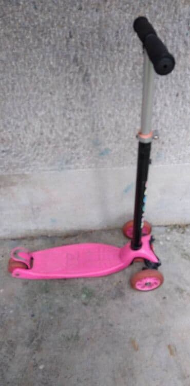 seranovi 85 epizoda sa prevodom: Trotinet Scooter sa cetiri tocka – dva napred i dva pozadi koji svetle — 2