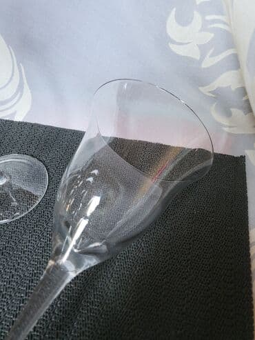 swarovski case za vino cena: Case nove za vino iz 2009g. Sve na casama odsjaj od svetla. Komada 6 — 10