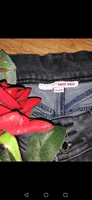 Nove farmerke br 38 m — 2