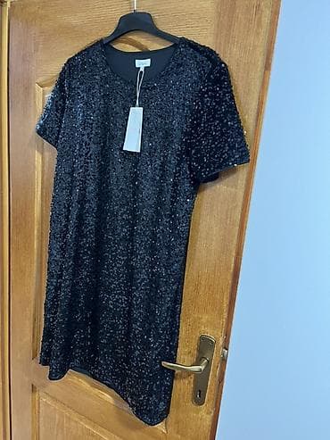 Crna haljina sa šljokicama – T-kroj/shift silueta - Boja: crna