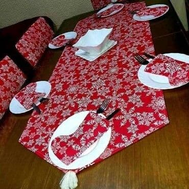 prekrivač za stolice: 🎅🤶NOVOGODISNJI SET 🎅🤶 Set za 4 osobe Cena je 2.700 dinara Set za 6 — 7