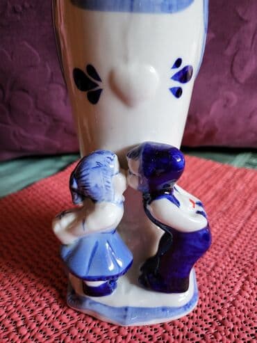 vaza sa cvecem crtez: Vaza nova delft,rucno oslikan holandski porcelan. 80te — 2