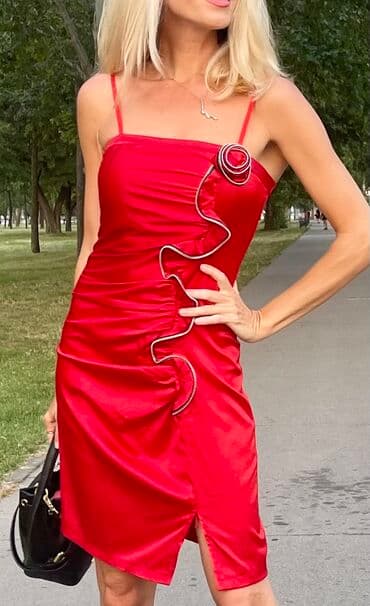 zenske pantalone h m: Црвена елеганција за Нову годину! Усуди се да заблисташ у овом — 1