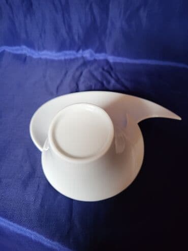 porcelanske solje za caj: Solje nove,vintaz porcelanske. Solje lep oblik. Cena je — 11