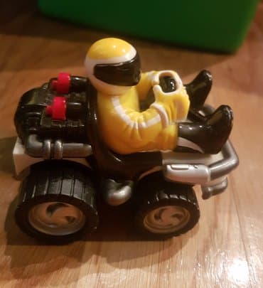 robot kuca igracka: Silverlit auto za trke za vozacem - cikicom sa kacigom. Autic igracka — 1