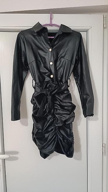 balaševic haljine: Crna mini haljina od eko kože/sa satenskim sjajem, košulja-kroj. - — 1