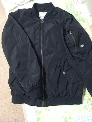 bermude sa dzepovima: PULL&BEAR muška bomber jakna – crna - Klasični bomber kroj sa — 1