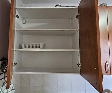 Prodajem elemente kuhinje. Gornji elementi su visine 80cm, dubine — 2