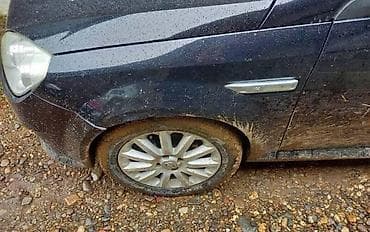 used for sale: LEVO KRILO OSTECENO ZA OPEL TIGRA | Svi delovi za Opel vozila  — 1