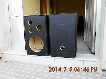 akusticna bas gitara sa zvucnikom: IQ za 8 inca. otvori napred za bas reflex=5,2cm, zvucnici: visoki=5cm — 2