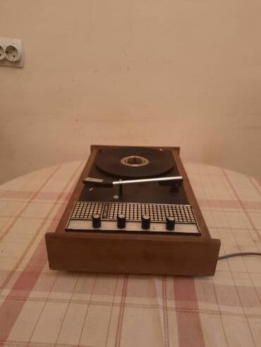 bas pojacala: Tanjir,ruka,igla za retro,stari gramofon - Star Nepoznato stanje — 1