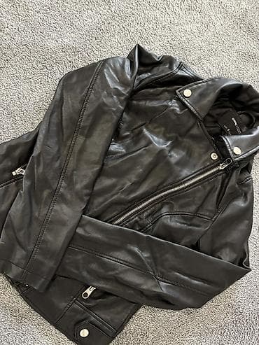 bermude 100: На продају половна гардероба ношена једном или ни једном све ствари су — 8