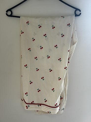 kardigan: Dvodijelna pidžama set – top na tanke bretele i široke pantalone — 1