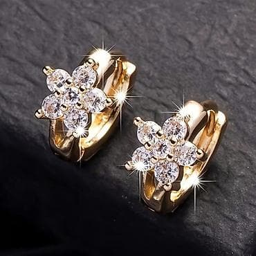 Zlatne minđuše alke sa cvetnim motivom od cirkona - Dizajn: sitne