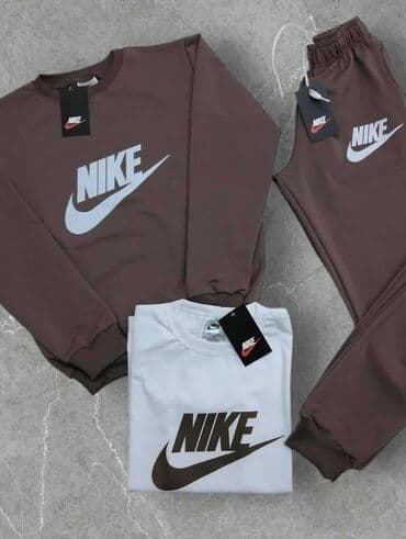 Komplet trenerke: Komplet dečije trenerke marke Nike. Sastoji se od dukserice dugih — 5