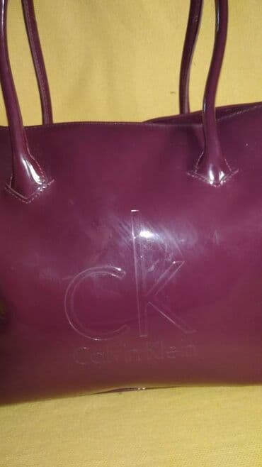 torba novo: Calvin Klein bordo lakovana torba Prelepa lakovana torba Calvin Klein — 9