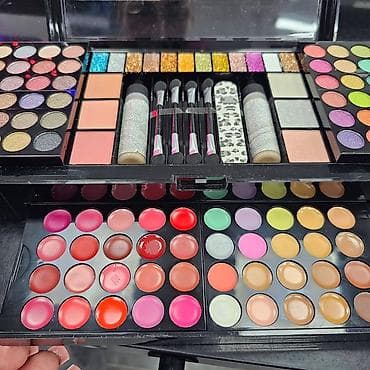 silikonski koferi: Profesionalna paleta šminke u obliku kofera. Sadržaj kompleta: Set — 4