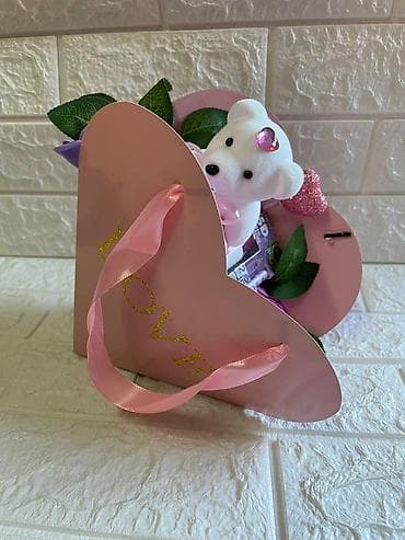 Sobne biljke: Poklon set – dekorativne korpe sa ružama, slatkišima i detaljima za — 8