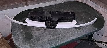 kamera za auto: MASKA SA ZNAKOM BELA ZA PEUGEOT 206 | imam sve delove za peugeot 206 — 1