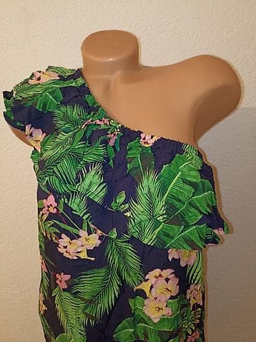 Prelepa haljinica je nova,velicina M.
Nije providna