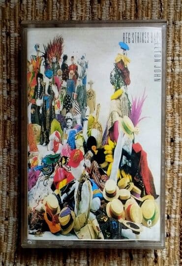 audi coupe 2.2 s2: 4 originalne kasete Elton John (Very Best + Reg Strikes Back) — 5