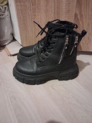 crne kozne cizme: Kao nove, dva puta nosene crne ženske gležnjače sa debljim đonom i — 1