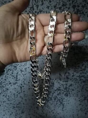 cartier lancic: Debljina 12mm
Dužine lanca:60,65 i 70cm
Cena:2400din — 2