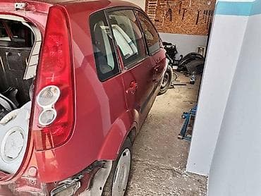 lim: FORD FIESTA 2006. GOD. - KOMPLETAN AUTO U DELOVIMA | FORD velika — 2