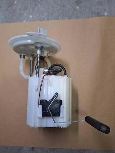 pragovi za kola: PUMPA U REZERVOARU W176 2016 ZA MERCEDES BENZ A 180 | original — 1