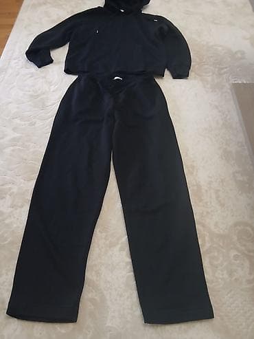 komplet pantalone i sako: Crni komplet trenerke – ZARA - Dvodijelni set: dukserica s kapuljačom — 1