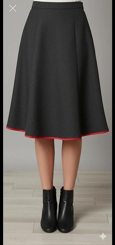 Suknja A-kroja, midi dužine, u tamnosivoj boji sa diskretnom