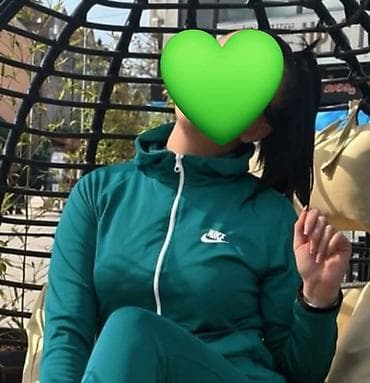 Gornji deo trenerke sa kapuljacom,likra. - Nike logo na grudima -