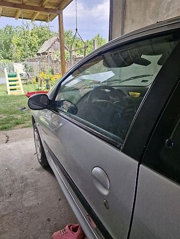 autodelovi cacak za sva vozila: Peugeot 206, hečbek, srebrna boja. Karoserija i spoljašnost: - 5 — 6