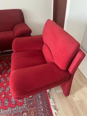 sofa za sedenje: Dvosed i fotelja u jarko crvenoj boji, presvučen plišanim materijalom — 8