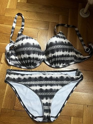 ccc obuca deca: Dvodijelni ženski kupaći kostim, veličina M. - Gornji deo: formirane — 1