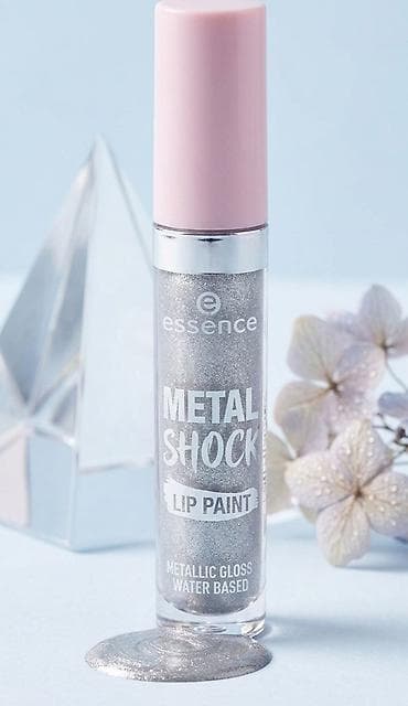Essence Metal Shock Lip Paint – vodeni metalik sjaj za usne. -