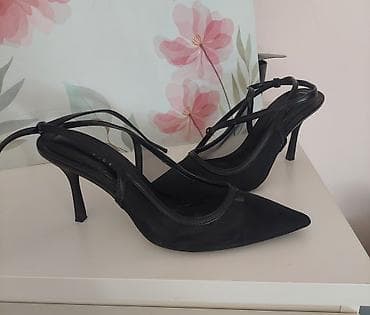 Ostala ženska obuća: Crne elegantne salonke sa tankom štiklom i kaišićima oko zgloba. - — 5