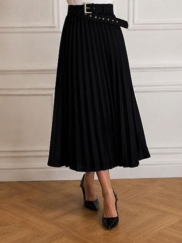 Elegantna plisirana suknja midi dužine u crnoj boji.
1000
Din