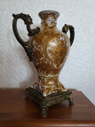 vaza sa cvecem crtez: Vaza nova iz 50ih god. porcelan,neka vrsta legure. rucni rad — 16