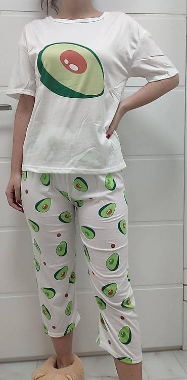Dve ženske pidžame – komplet majica + pantalone Model 1: Avokado -