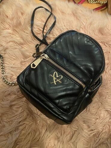 Torbe: Victoria’s Secret kozni original ranac 3000 din — 2