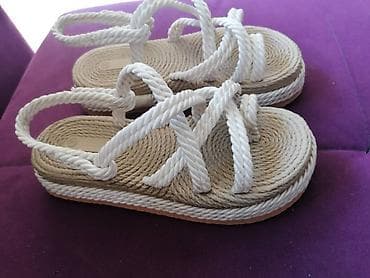 Sandale 38 odgovara 37, gaziste izmereno metrom 24,5 nosene 2,3 puta