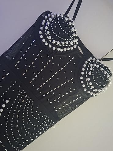 Crna mini haljina sa perlama i kristalima – „NEW COLLECTION“, veličina — 2