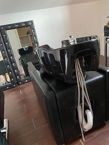 kupujem prodajem polovni nameštaj: Na prodaju kompletna oprema za frizerski salon 2 držača za noge 2 — 6